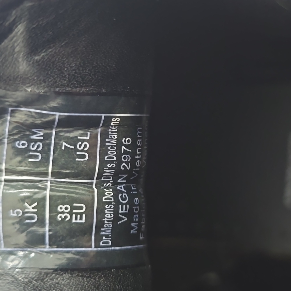NWT Dr Martens Vegan 2976 Chelsea Boots - Picture 13 of 14